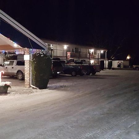 Anchor Riverfront Motel Sicamous Luaran gambar