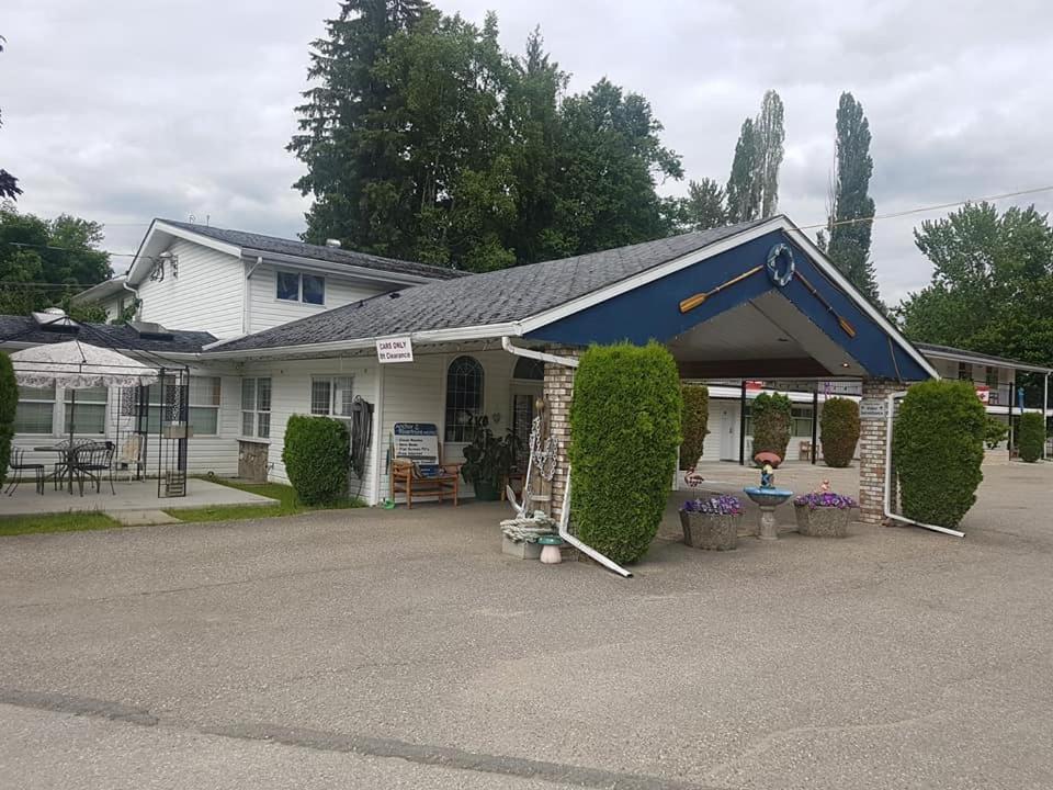 Anchor Riverfront Motel Sicamous Luaran gambar