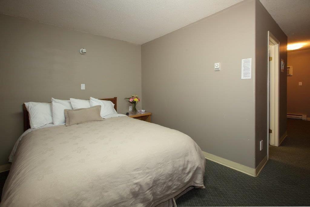 Anchor Riverfront Motel Sicamous Luaran gambar