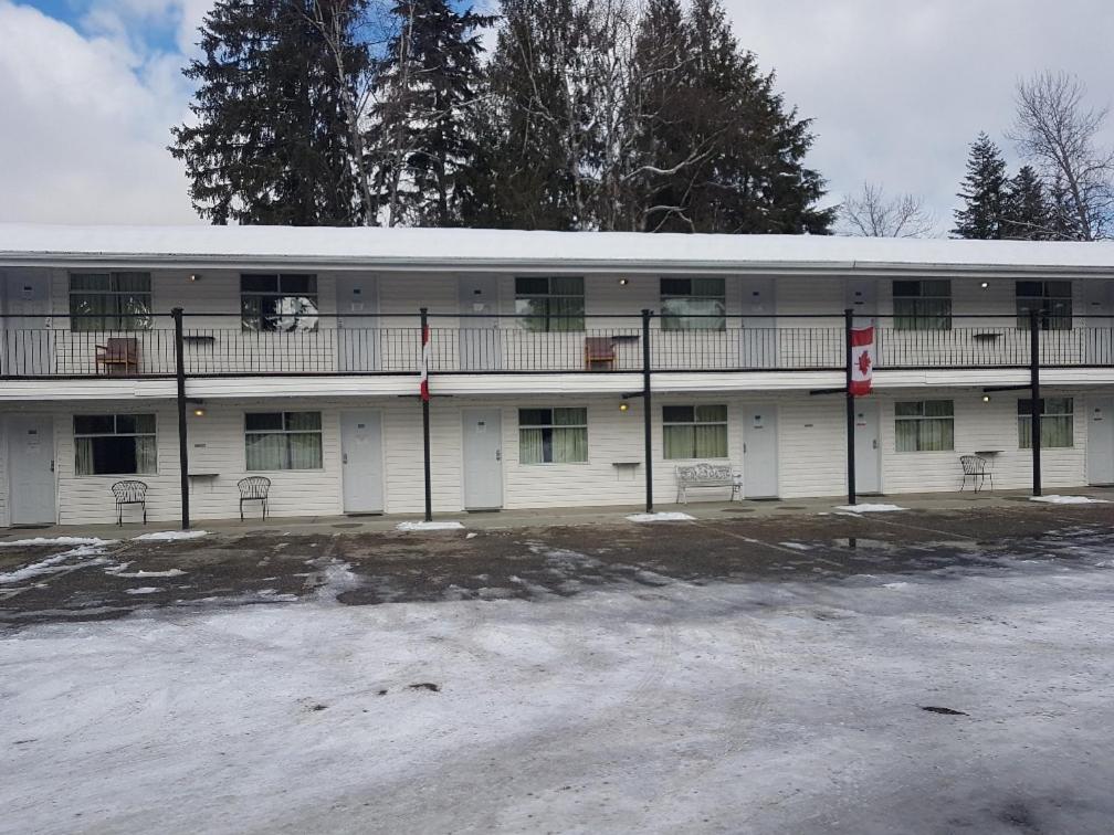 Anchor Riverfront Motel Sicamous Luaran gambar