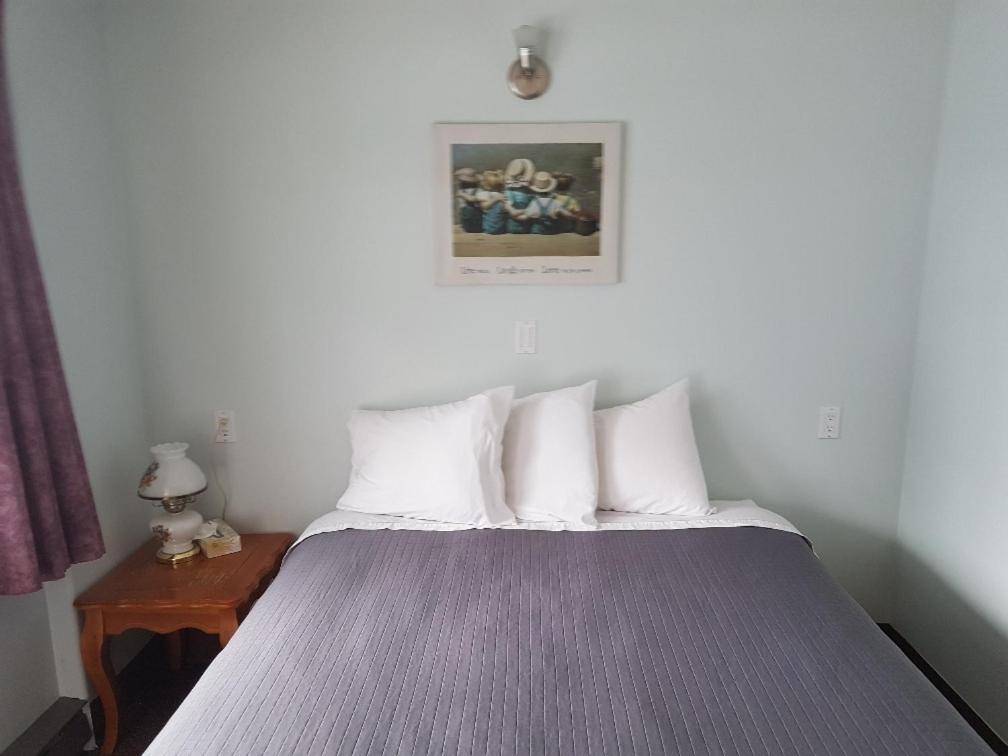 Anchor Riverfront Motel Sicamous Luaran gambar