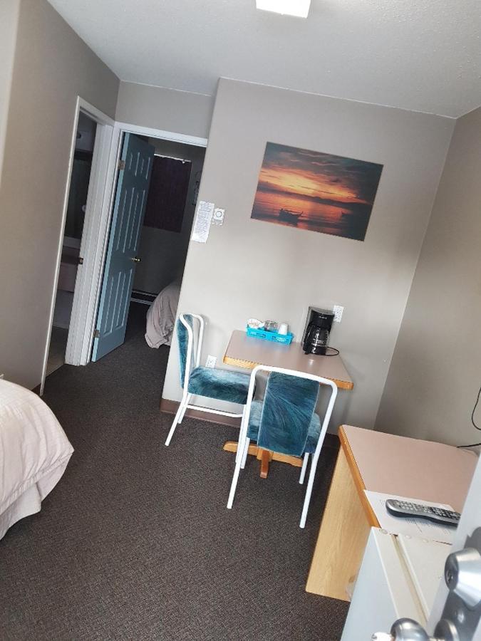 Anchor Riverfront Motel Sicamous Luaran gambar
