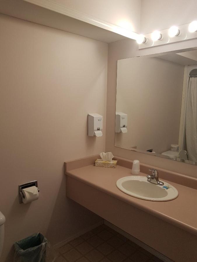 Anchor Riverfront Motel Sicamous Luaran gambar