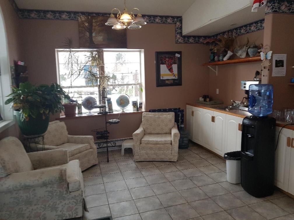 Anchor Riverfront Motel Sicamous Luaran gambar